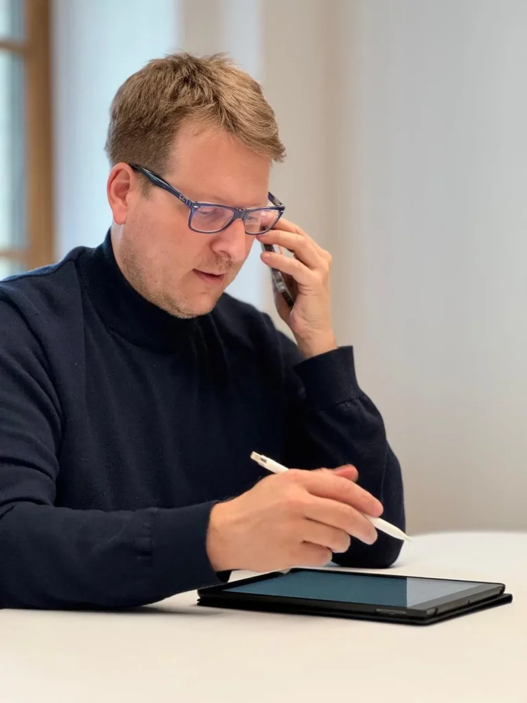 Consultant igeneve RH au téléphone